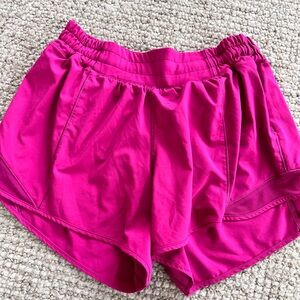 Lululemon LR Hotty Hot shorts size 6